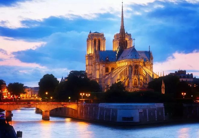 巴黎一座教堂失火为什么能伤全世6686体育界的心？(图6)