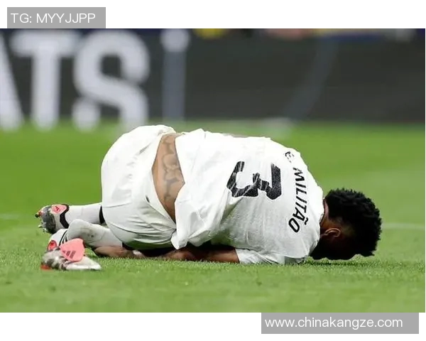 塞维利亚大腿受伤或将赛季报销,冲击前四的快感或落空 塞维利亚大腿受伤或将赛季报销,冲击前四的快感或落空