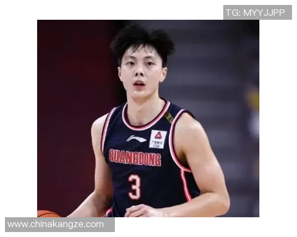 胡明轩：从青涩新星到篮球场上的闪耀巨星之路